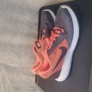 Nike Revolution 3 Shoe